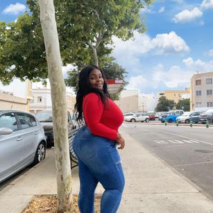 Model - AnnieHeys feet