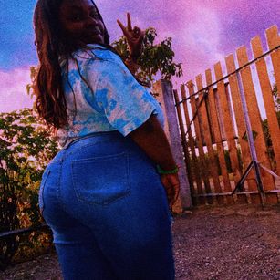 Model - AnnieHeys bigass