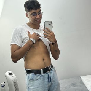 Model - Valentino Rivera peludo