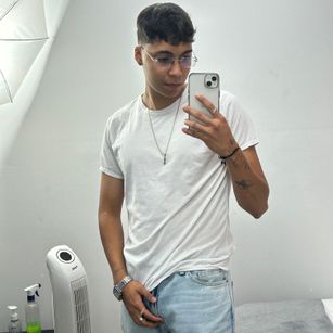 Model - Valentino Rivera desnudo