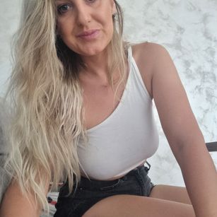 Model - MayaTrainor cei