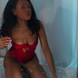 Model - Saniah Bianca Ebony