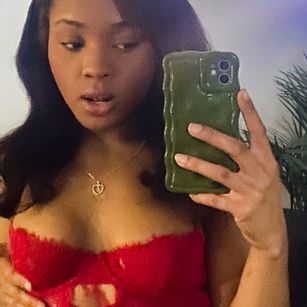 Model - Saniah Bianca wet