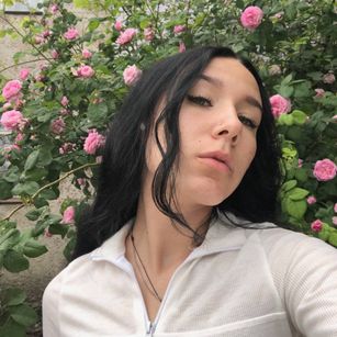 Model - Nikki bigass