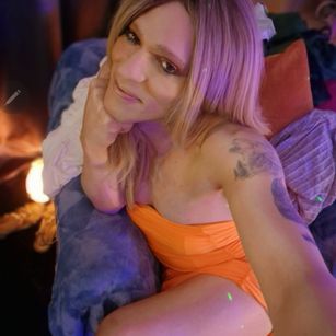 Model - Cherri mature