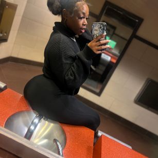 Model - richoffeka twerk