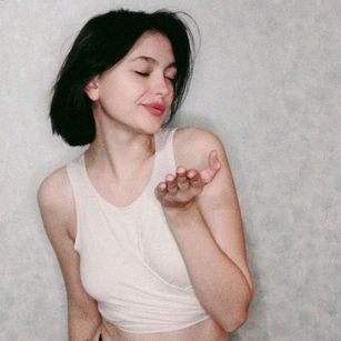 Model - LucyGoldi boobs