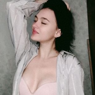 Model - LucyGoldi teen