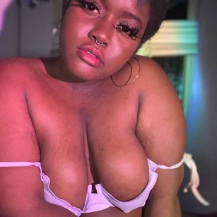 Model - Niya Amor gfe