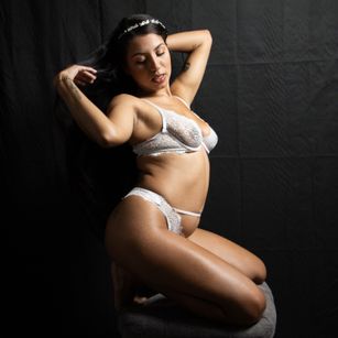 Model - Luna fioree dildo