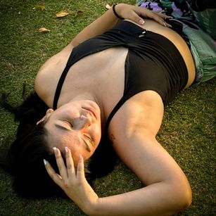 Model - Iris Moira pantyhose