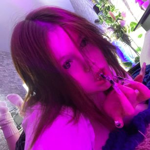 Model - ELLIE bigboobs