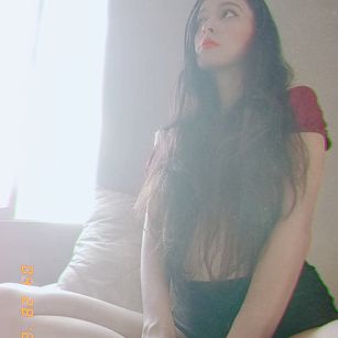 Model - Violeta Montes vore