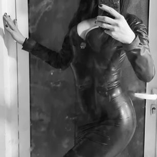 Model - Eva Barker footslave