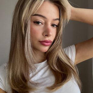 Model - Amberblack small