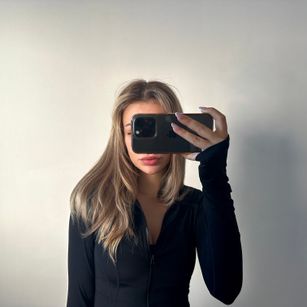 Model - Amberblack Cuttie