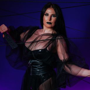 Model - IngridStorm feet