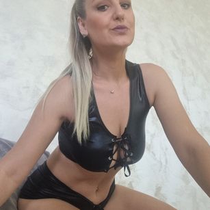 Model - MayaTrainor anal