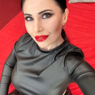 Model - IngridStorm femdom