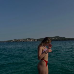 Model - eva_foxy Blonde