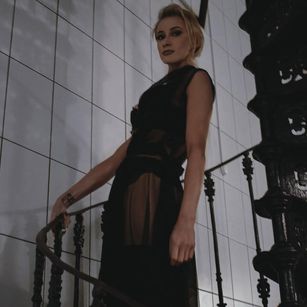 Model - Frances York strapon