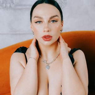 Model - Luna Night bigass