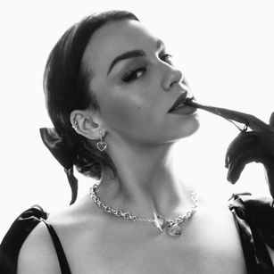 Model - Luna Night joi