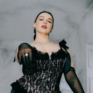 Model - Luna Night young