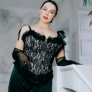 Model - Luna Night joi