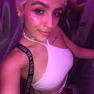 Model - KLOE HOT dirty