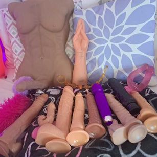 Model - Naomi Kiro  18