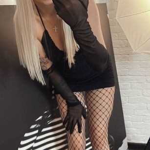 Model - Erica-Xoxo blowjob