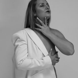 Model - MayaTrainor humiliation