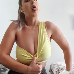 Model - MayaTrainor humiliation