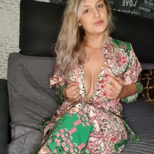 Model - MayaTrainor anal