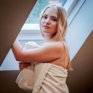 Model - Nancy stockings