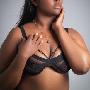 Model - SARAH JONES fastresponse