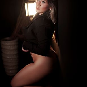 Model - Laura Duque curvy