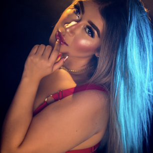 Model - Laura Duque latina