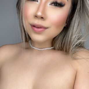 Model - Laura Duque heels