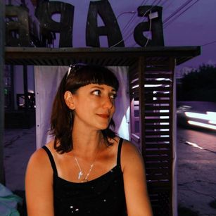 Model - Ilona bigboobs