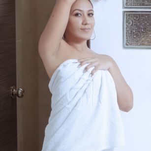 Model - Hanna Smith shavedpussy