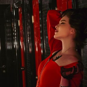 Model - Dark Queen dominatrix