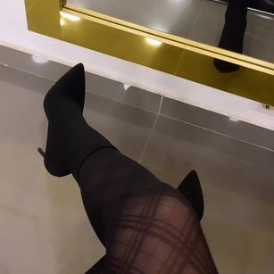 Model - JesusGirl Blonde