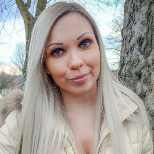 Model - Goddess Barbie Femdom Hottie mature