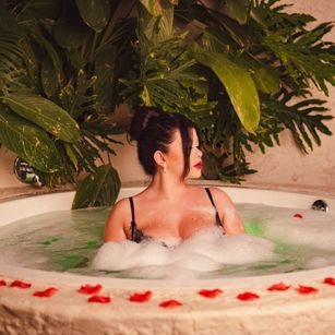 Model - Abi Ryder curvy