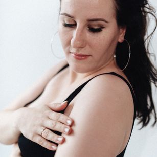 Model - JuliyaMayerz shaved