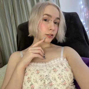 Model - igotuscookies femdom