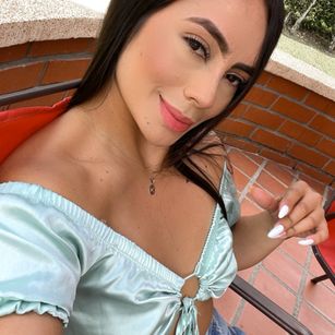 Model - laura cadwell brunette