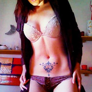 Model - Nicoletta Embassi hairypussy